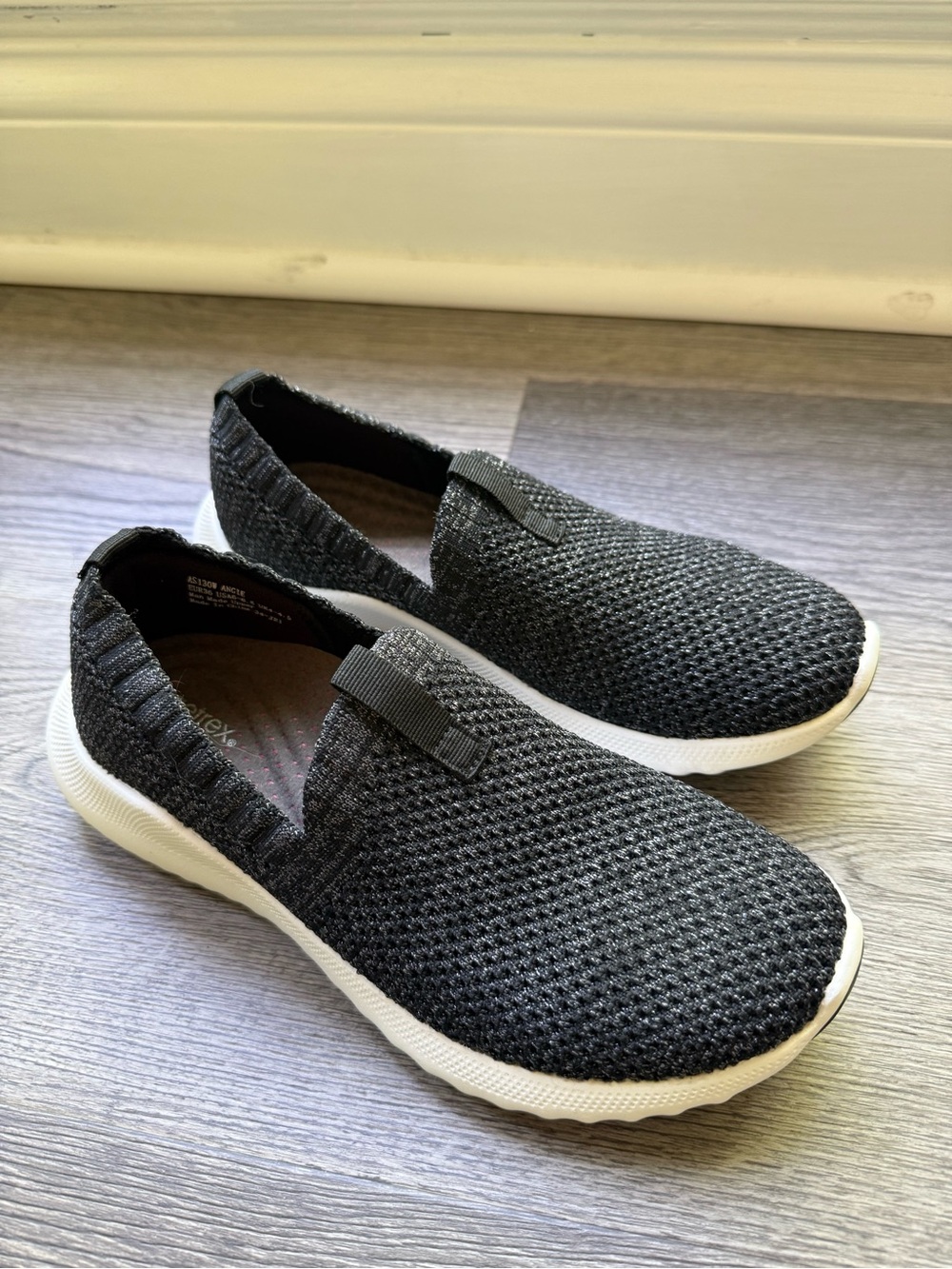 Aetrex Women's Slip-On Knit Athletic Shoes in Black and White - Brand New in Box